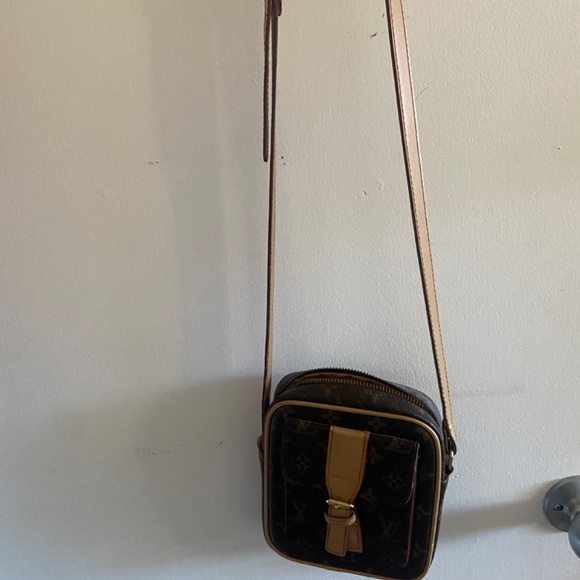 Louis Vuitton LV monogram leather crossbody bag - Picture 2 of 6